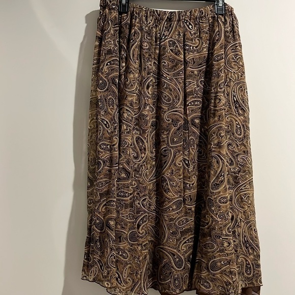 Avenue black brown tan floral paisley skirt. Size 22/24. - Picture 5 of 6